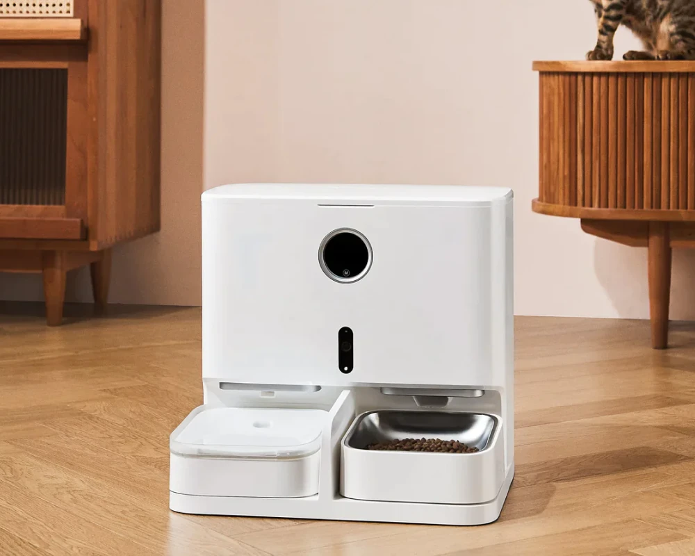 smart pet feeder with camera